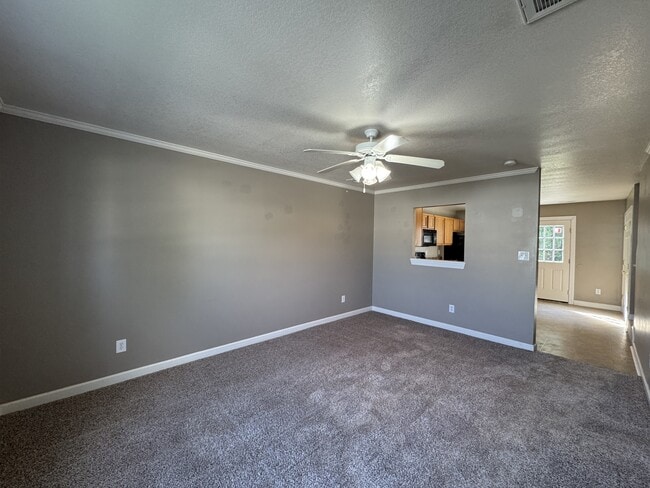 Building Photo - 302 Streamwood Dr