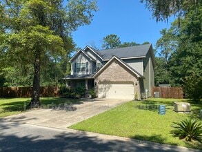 Building Photo - 162 Carriage Way