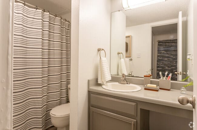 1BR 1BA - 630 SF - ReNew Fairmont Park