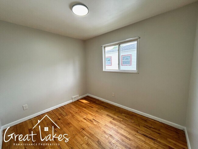 Foto del edificio - Charming 3 Bedroom 1 Bathroom now availabl...