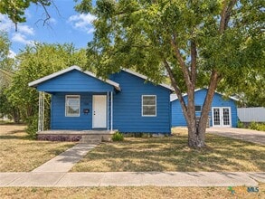 Building Photo - 709 W Avenue D