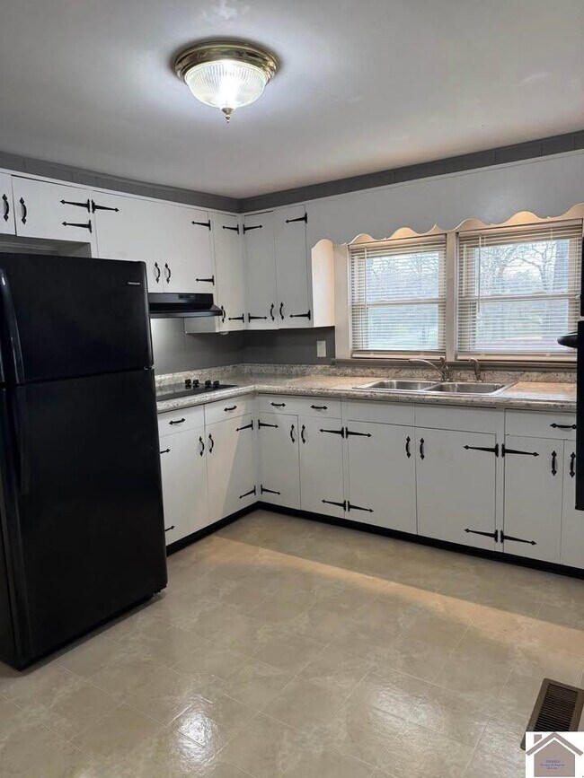 Foto del edificio - 3512 Breezeel School Rd