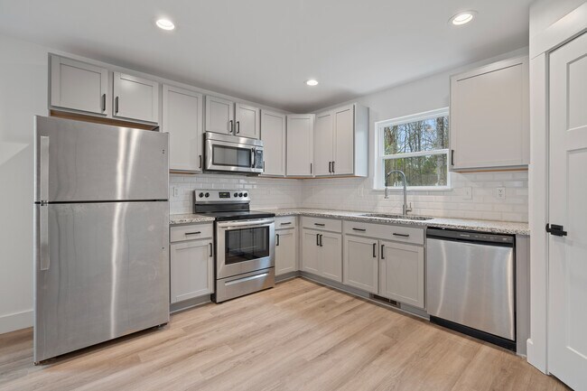 Building Photo - 427 Arbor Dr