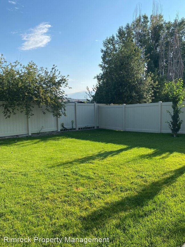 Building Photo - 2 br, 1 bath House - 485 N Lakeview Dr