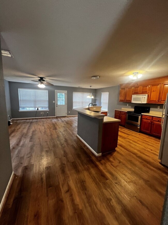 Building Photo - Huntersville