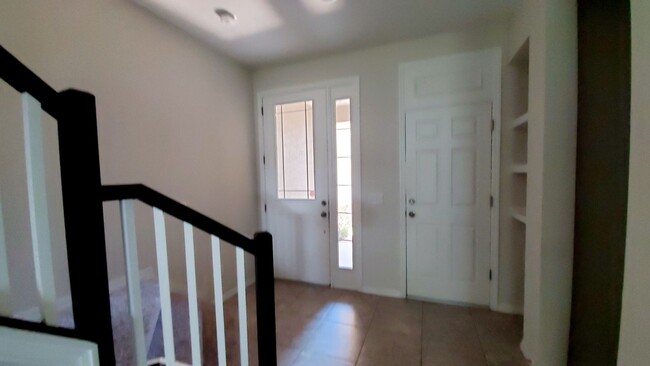 Building Photo - Great Townhouse in Gated Community