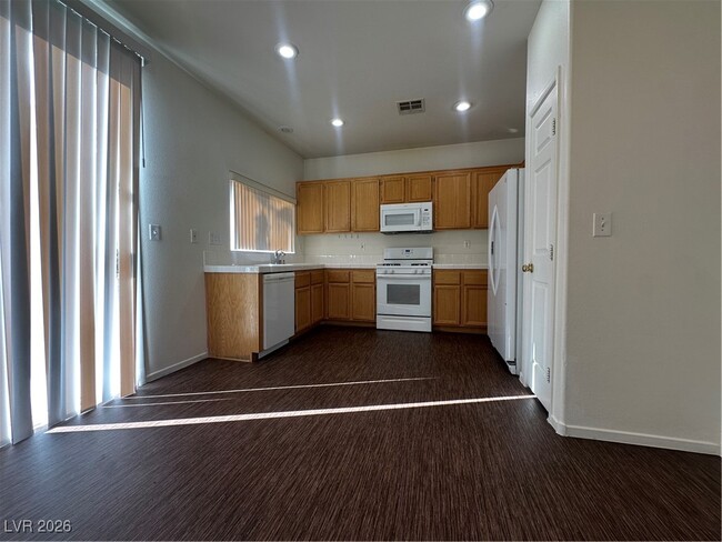 Building Photo - 9469 Vast Valley Ave