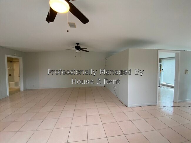 Foto del edificio - 118 Elles Ave