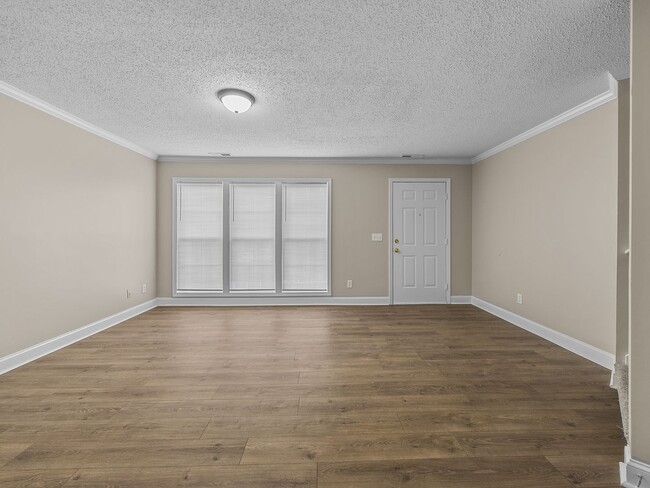 Building Photo - Freshly Renovated 2 BR, 2.5 BA Townhome Ce...