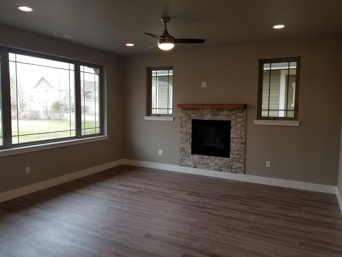 Foto del edificio - 2661 Park Creek Ave