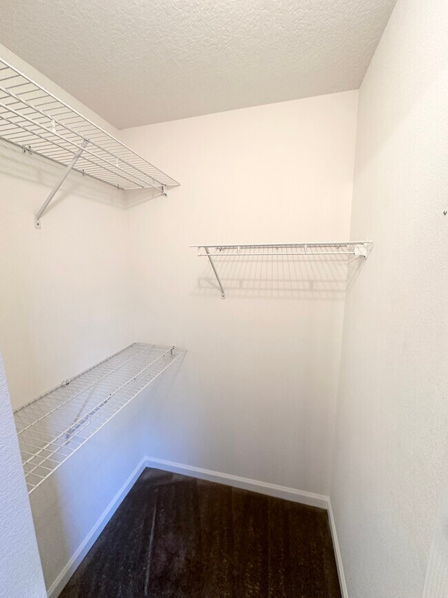 Foto del edificio - 23 Eton Ln