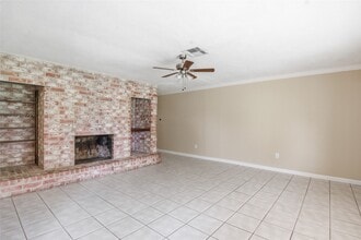 Building Photo - 6122 S Greenpark Dr