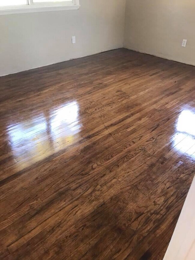 Hard wood flooring - 6357 Wunderlin Ave
