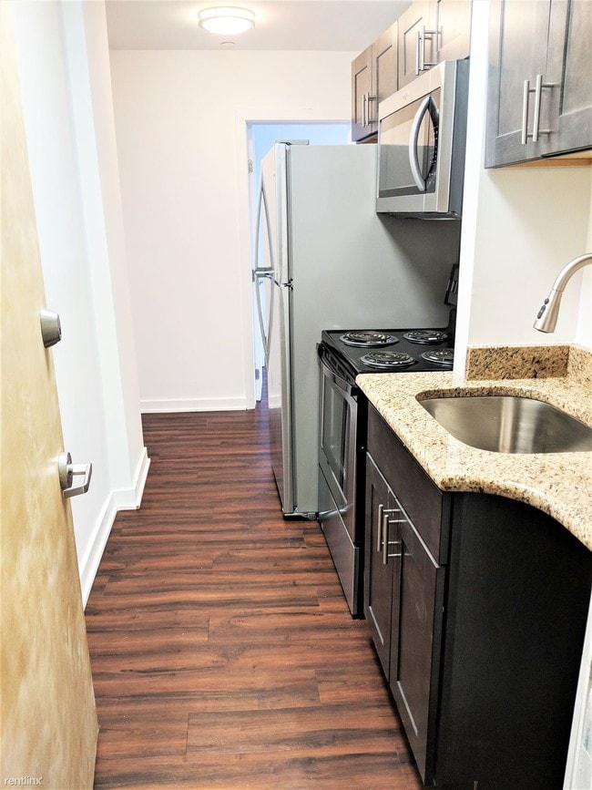 Building Photo - 1 br, 1 bath Apartment - Astor Apartments