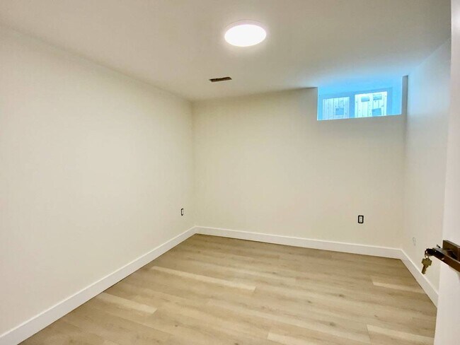 Photo du bâtiment - 396 W 26th Ave