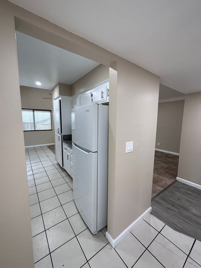 Foto del edificio - Gorgeous Home 3bd 2ba SW Bakersfield with ...