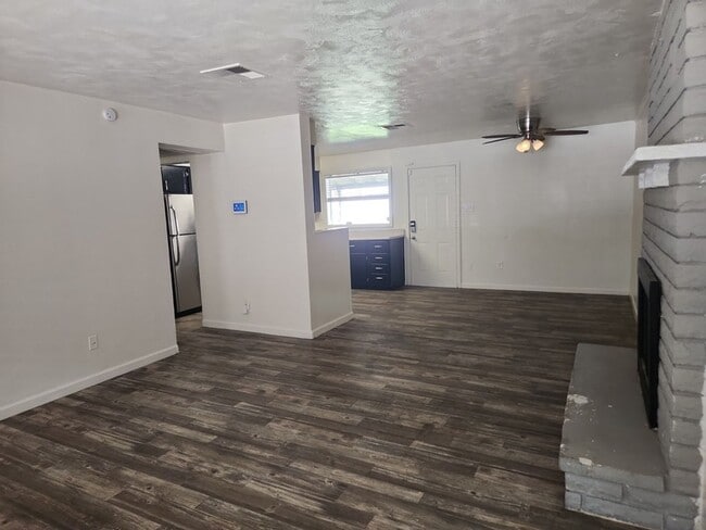 Photo - Coming Soon! 3 Bed, 1 Bath, Accross from GCU!! (Available on 06/15/26) House
