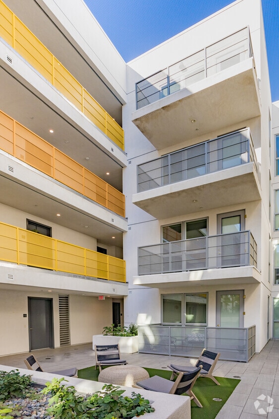 Crosby Apartments in Los Angeles, CA Westside Rentals