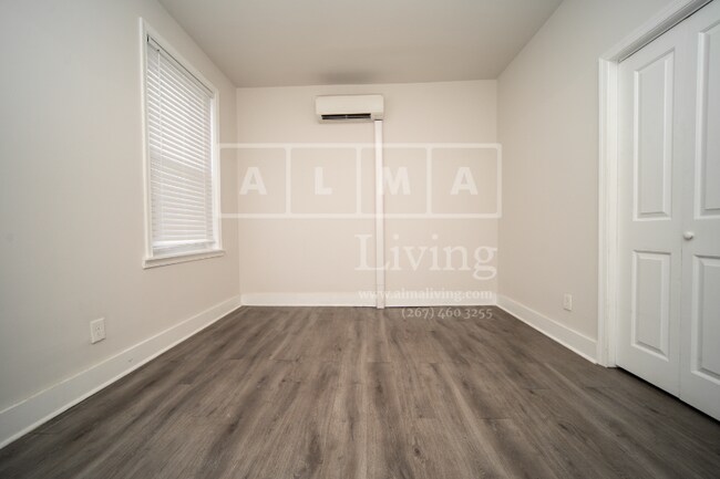 Building Photo - 2523 N Opal St