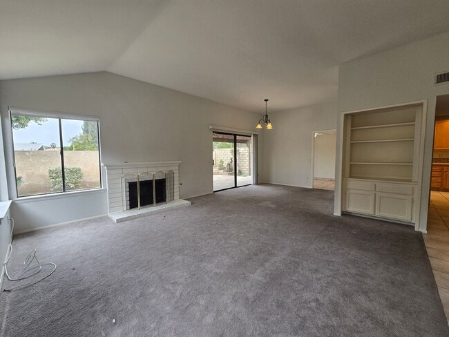 Building Photo - Updated Single level condo in Villa Victoria Available for rent