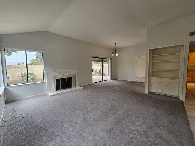 Foto del edificio - Updated Single level condo in Villa Victoria Available for rent
