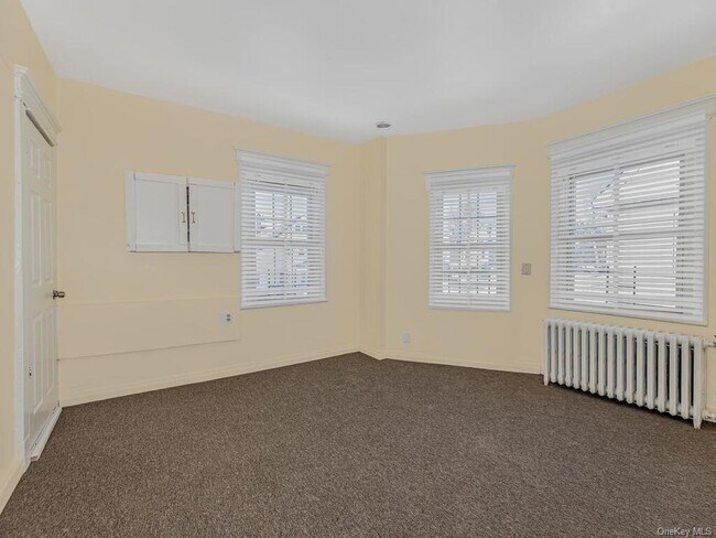 Building Photo - 28 Clove Rd