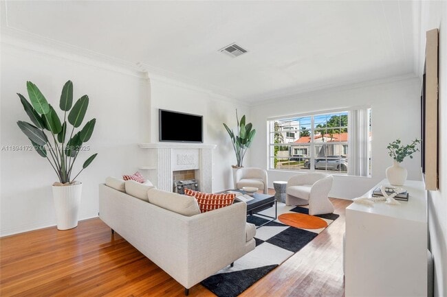 Foto del edificio - 9164 Carlyle Ave