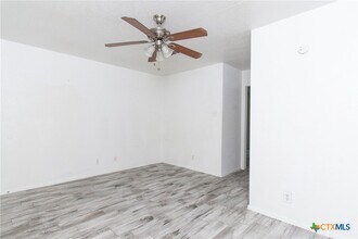 Building Photo - 2018 Cedarhill Dr