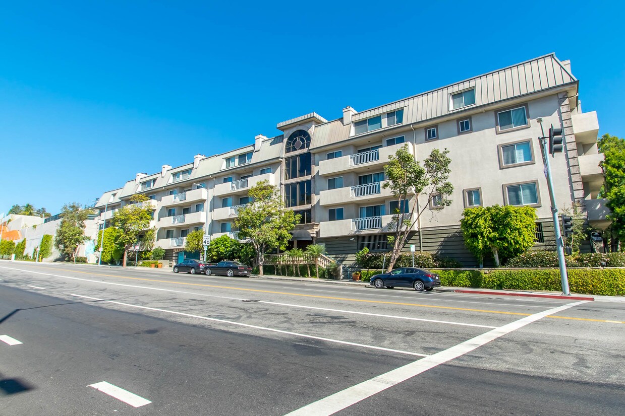 390 S Sepulveda Blvd, Los Angeles, CA 90049 Condo for Rent in Los