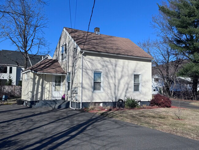 Building Photo - 37 Landin St