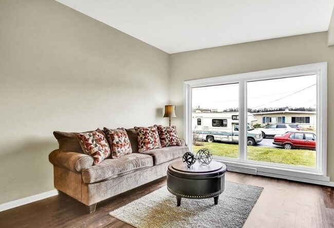 Building Photo - Coming Soon- Beautiful 3 Bedroom, 1 Bath h...