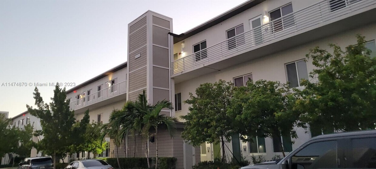 Foto principal - 6420 NW 102nd Path