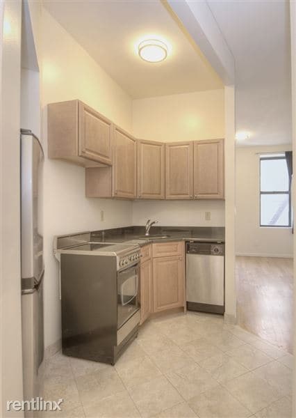 Building Photo - 579 2nd Ave