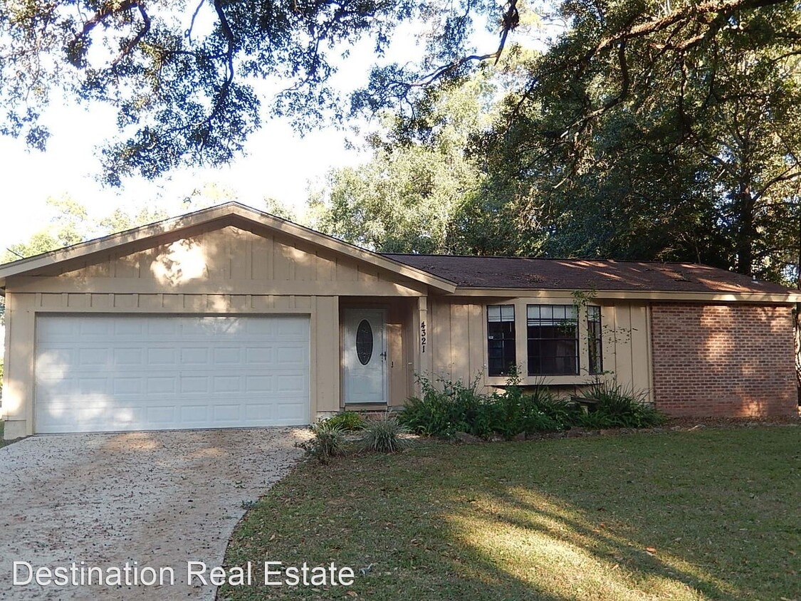 3 br, 2 bath House 4321 Snoopy Lane