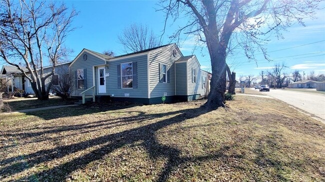 Building Photo - 300 E Kittyhawk Dr