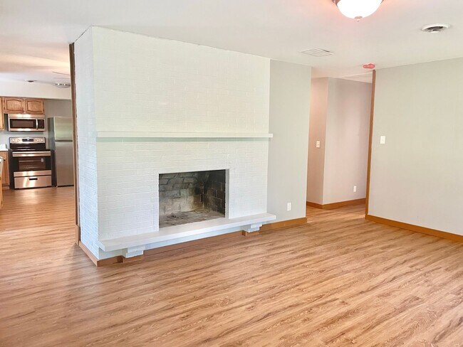 Building Photo - Charming Remodeled Home on Large Lot with ...