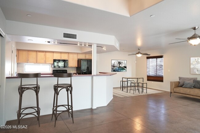 Building Photo - 1317 E Hedrick Dr