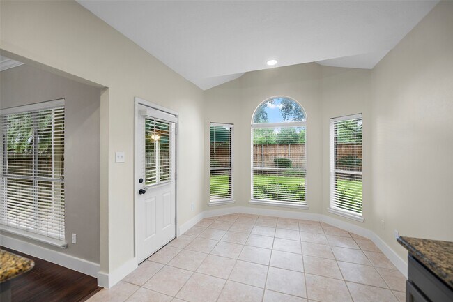 Foto del edificio - 7914 Millbrook Dr
