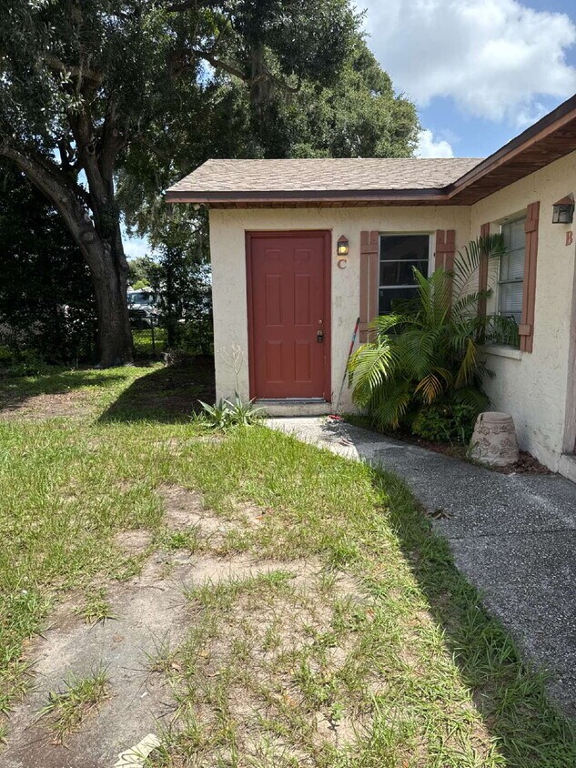 Primary Photo - 2 bedroom 1 bath unit available for immedi...