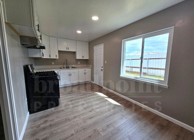 Building Photo - 1023 Capistrano Dr