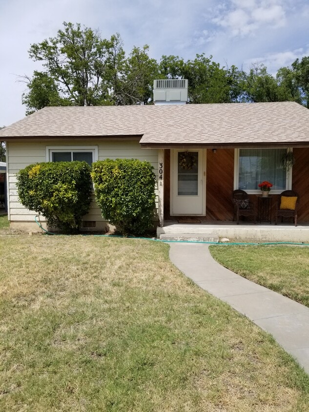 Primary Photo - 304 Mariposa St