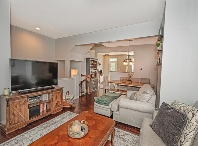 Building Photo - 307 Wealdstone Rd