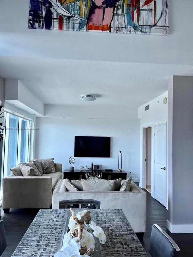 Foto del edificio - 60 SW 13th St