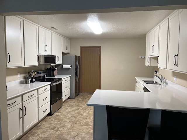 New Kitchens - 2815 Lakeshore Dr