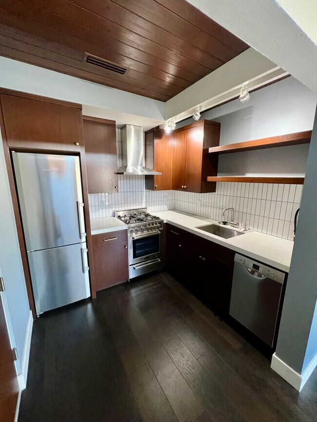 Building Photo - Upper Level Long Beach Peninsula Remodeled...