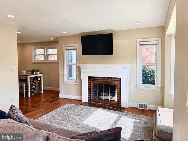 Foto del edificio - 2916 Meadow Ln