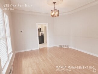 Building Photo - 435 Oak St