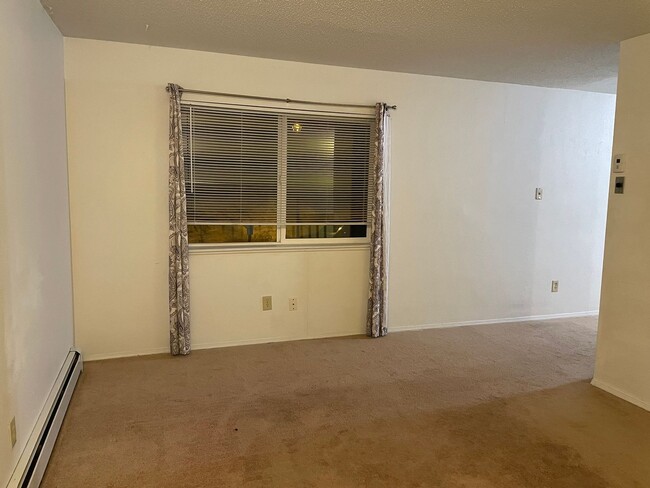 Building Photo - 2 bedroom, 2 bath Condo Available