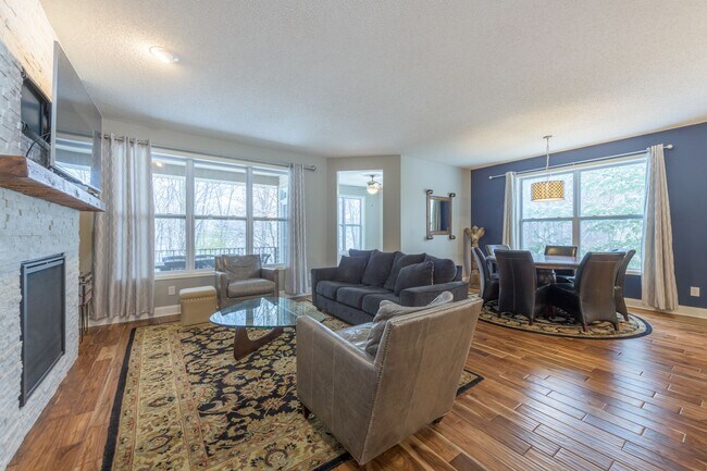 Building Photo - Nice 3 Bed in Great Eden Prairie Location,...