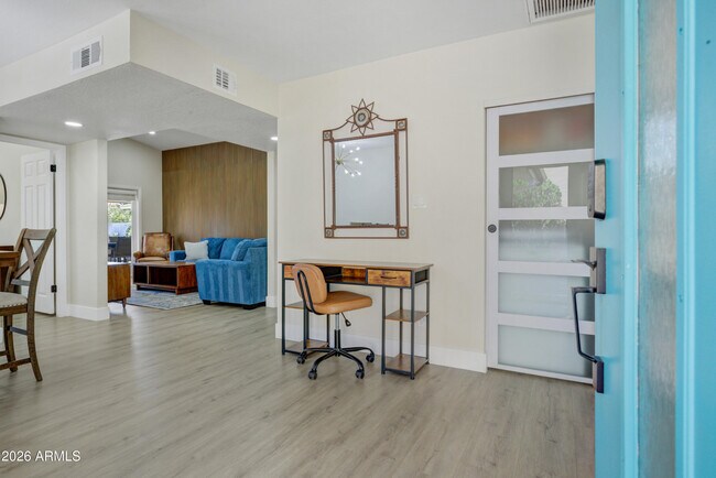 Building Photo - 6863 E Kelton Ln